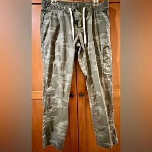 WOMENS VUORI PANTS
CAMOFLAGE
SIZE LARGE
JACKET ALSO IN MY CLOSET!